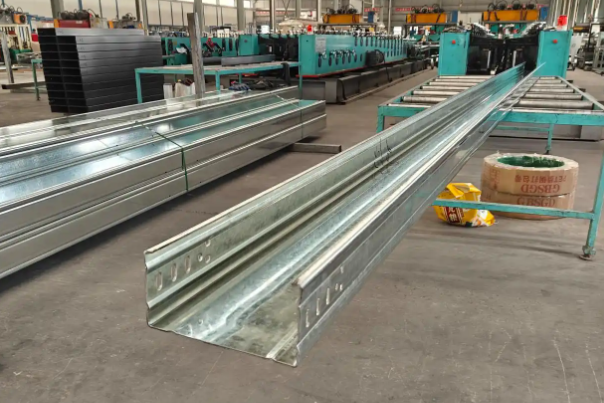 庆阳大跨距电缆桥架为何可以解决长距离架空敷设难题？